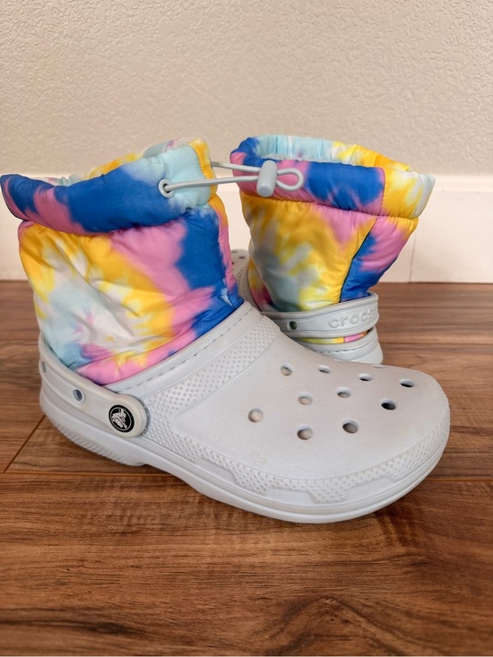 CROCS Shoes - CROCS Classic Tie-Dye Puff Lined Clog Boot Light Blue Croc w/Pink, Blue & Yellow
